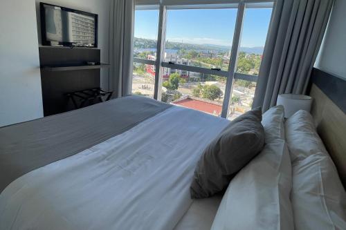 Ένα ή περισσότερα κρεβάτια σε δωμάτιο στο Amérian Carlos Paz & Suites