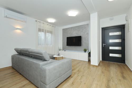 Apartment and room Mare