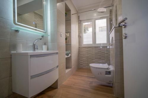 Ένα μπάνιο στο Apartment Ana