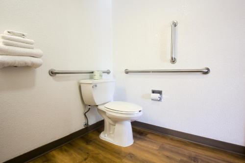 a bathroom with a white toilet in a room at Motel 6-East Brunswick, NJ in East Brunswick