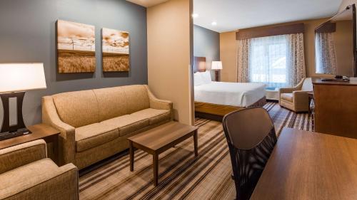 Χώρος καθιστικού στο Best Western Plus Overland Inn