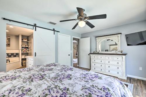 a bedroom with a bed and a ceiling fan at Lavish Holiday Home with Lanai and Heated Outdoor Pool in Holiday
