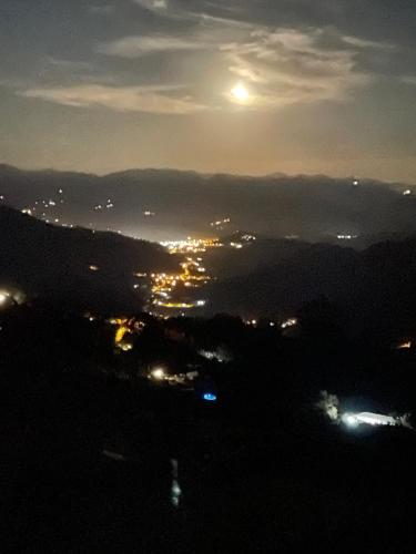 Landskap semula jadi dekat dengan chalet