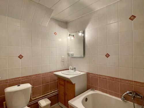 a bathroom with a toilet and a sink and a tub at Gîte Saint-Ilpize, 4 pièces, 8 personnes - FR-1-582-207 in Saint-Ilpize