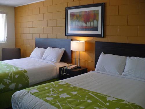 Llit o llits en una habitació de Westgate Inn