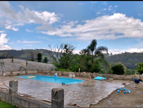 Bazén v ubytování Chácara Terra Boa nebo v jeho okolí