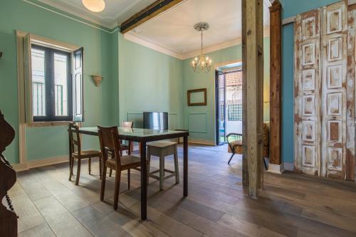 a dining room with green walls and a table and chairs at Classic Villa in Beato Lisbon in Lisbon