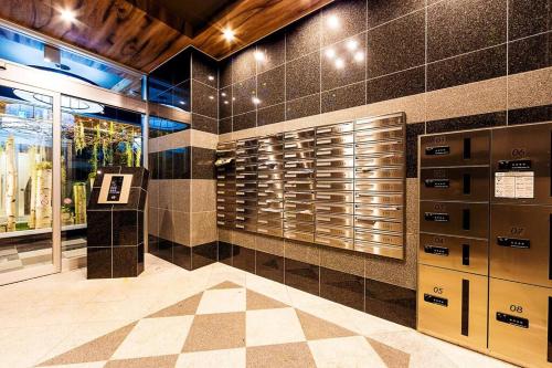 a dressing room with brown and black tiled walls at GALAXY in Sapporo