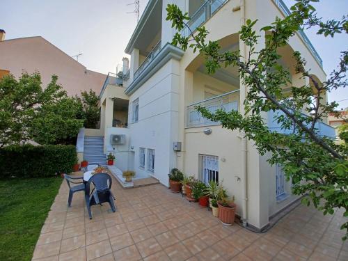 Dora's home with garden Volos