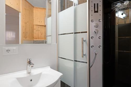A bathroom at Appartements Beikircher