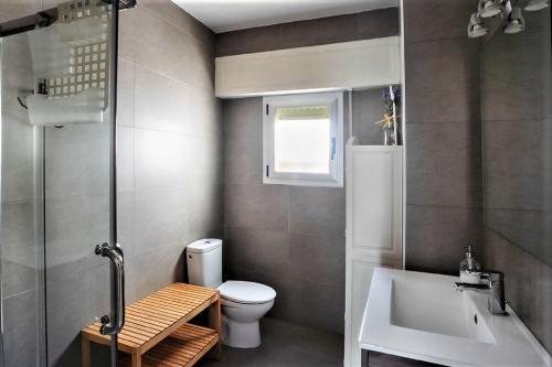 a bathroom with a toilet and a sink and a shower at LA NARANJA DENIA 1ªlinea de playa -Wifi- Parking free in Denia
