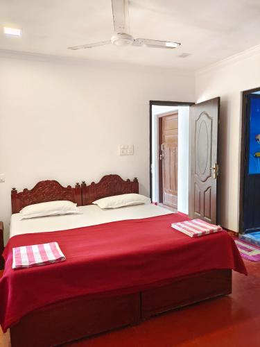 Cama o camas de una habitación en MARARI BLESSING BEACH FRONT HOMESTAY