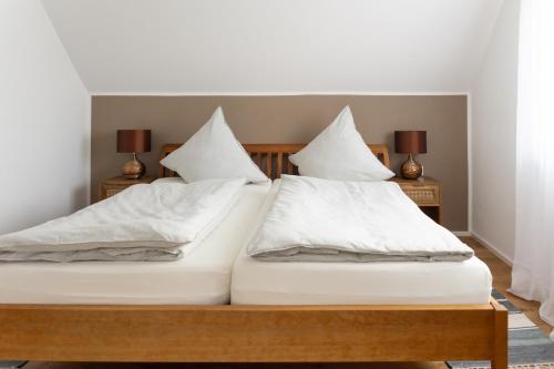 Postel nebo postele na pokoji v ubytování Design Wohnung `Eiche´ auf dem Bodanrück