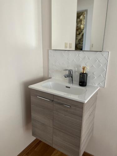 Gambar di galeri bagi Cosy appartement with canal view di Brussels