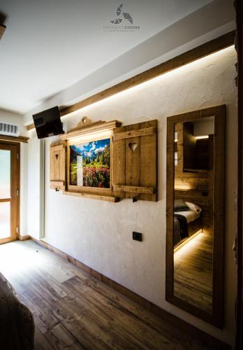 a room with a mirror on the wall at Le Fontanacce b&b in Vezza dʼOglio