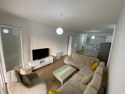 Villa DOLCE VITA Lalzi Bay - Beach House的电视和/或娱乐中心