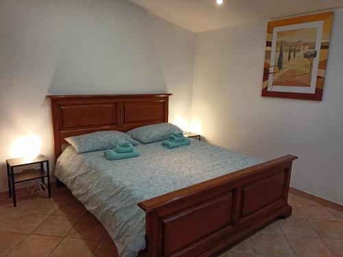 Een bed of bedden in een kamer bij la casa in riva al lago