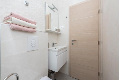 Ένα μπάνιο στο Milka Apartments