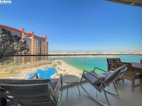 a balcony with chairs and a view of the water at bnbmehomes - Tiara Tanzanite in Dubai