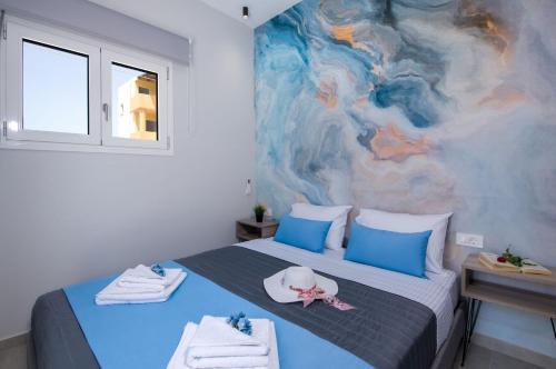 Luxury Villa Eva-Mari with jacuzzi, 50m from the beachにあるベッド