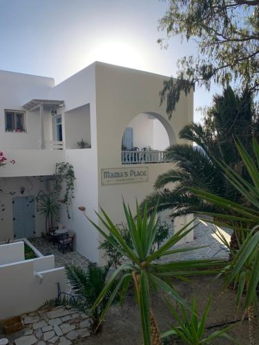 a white building with a sign that reads massage palace at MARIAS PLACE IOS in Ios Chora