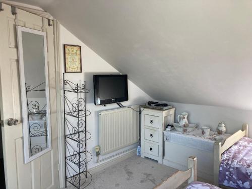 Η κουζίνα ή μικρή κουζίνα στο Cosy twin room with private bathroom