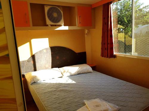 A bed or beds in a room at Italian Holidays Mobile house in Ameglia