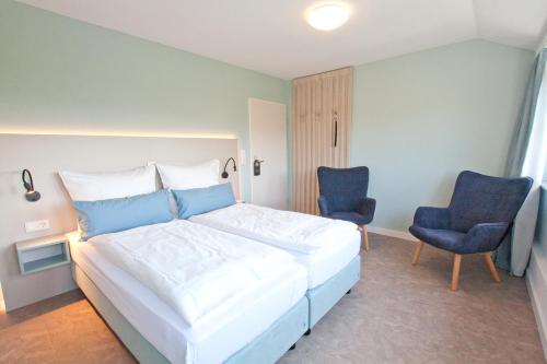 Кровать или кровати в номере Hotel Garni Goldener Anker