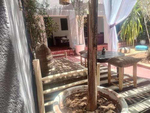 Un balcón o terraza en Dar Tadout