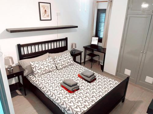 Lovely pool view apartment near beach, Luz y Mar + Vv License