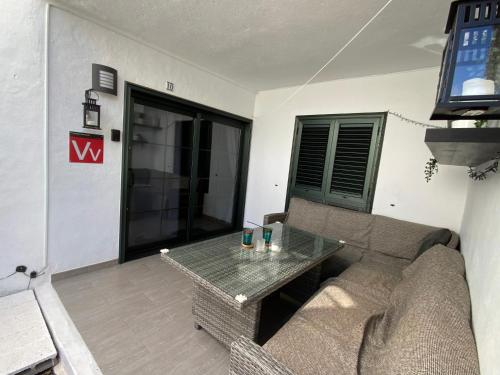Χώρος καθιστικού στο Lovely pool view apartment near beach, Luz y Mar + Vv License
