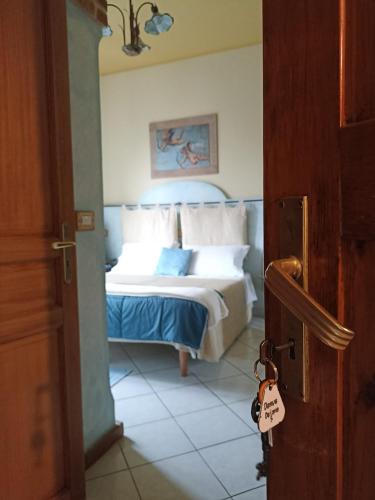 Ένα ή περισσότερα κρεβάτια σε δωμάτιο στο B&B Domus Deiana