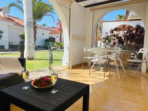 Bungalow Parque Golf by Sunhousescanarias & pool