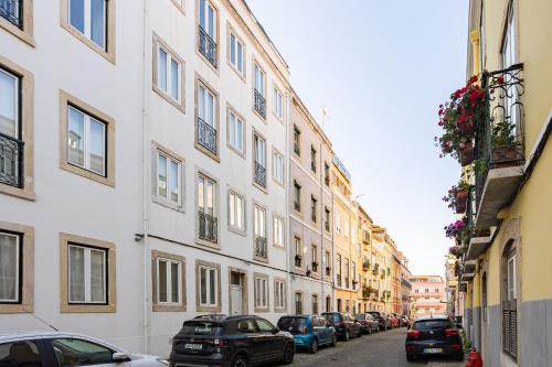 Bright Tailor Made Flat With a View in Estrela