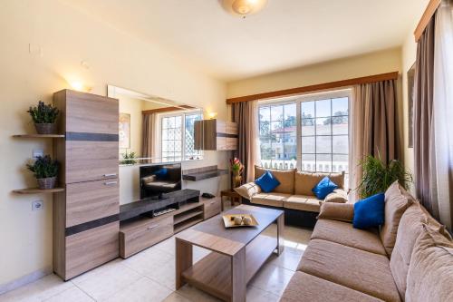 COLONIAL FAMILY apartment #3