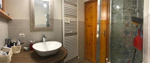 a bathroom with a white sink and a shower at Appartamento Gressoney-Saint-Jean (Obre Biel) - I Larici in Gressoney-Saint-Jean