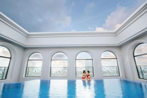 Swimmingpoolen hos eller tæt på Glamour Hotel Da Nang