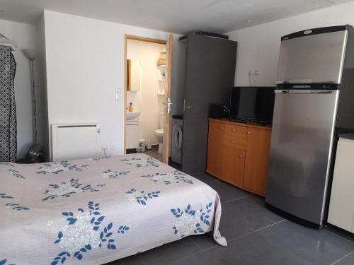 STUDIO avec une place de parking
