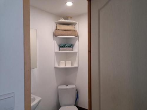 STUDIO avec une place de parking