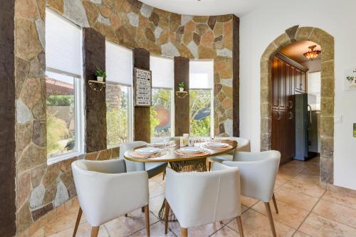 Χώρος καθιστικού στο A Beautiful Desert Escape with Everything You Need