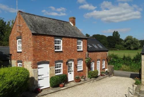 Lovely quiet cottage in Kemerton!