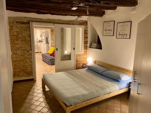Легло или легла в стая в la Casetta in Castello Cagliari Centro