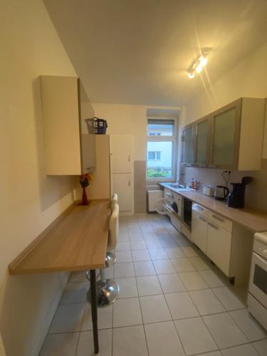 Η κουζίνα ή μικρή κουζίνα στο Ruhige gemütliche Wohnung Altbau in zentraler Lage Wiesbaden