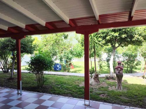 a screened porch with a view of a yard at Koala Place in Vasiliki