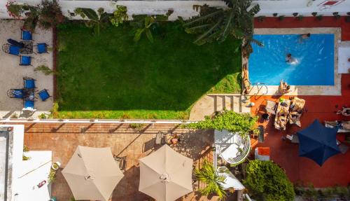 an overhead view of a resort with a swimming pool at Grand Hostal Playa in Playa del Carmen