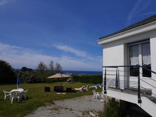 Photo de la galerie de l'établissement Holiday Home in Brittany with Sea View, à Lampaul-Plouarzel