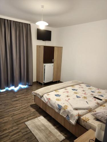 a bedroom with a bed and a small refrigerator at Casa Inna Venus in Venus