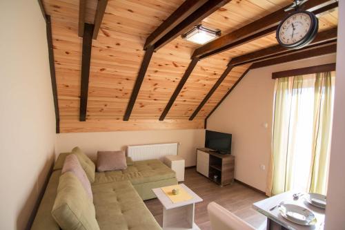 Χώρος καθιστικού στο Apartmani Suncani breg Tara