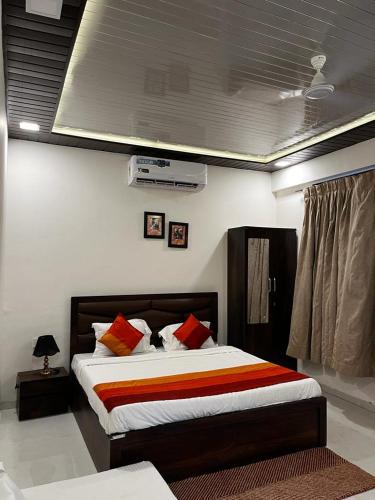The Retreat-Pool Villa 5BHK with Indoor pool and 1200sq feet deck areaにあるベッド
