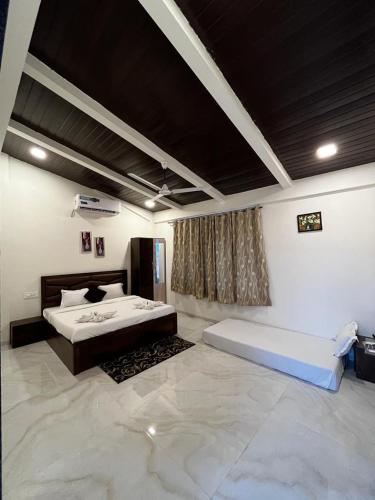 The Retreat-Pool Villa 5BHK with Indoor pool and 1200sq feet deck areaにあるベッド